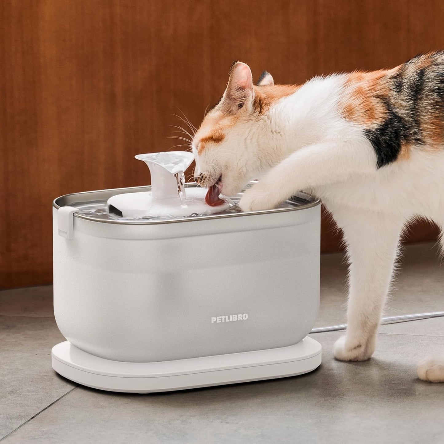 Cat Water Fountain, Cat Fountain Indoor Stainless Steel Tray, 2.5L/84Oz Wireless Pump Pet Water Fountain, Cat Water Dispenser with Two Flow Modes, Pet Fountain for Drinking Easy Clean
