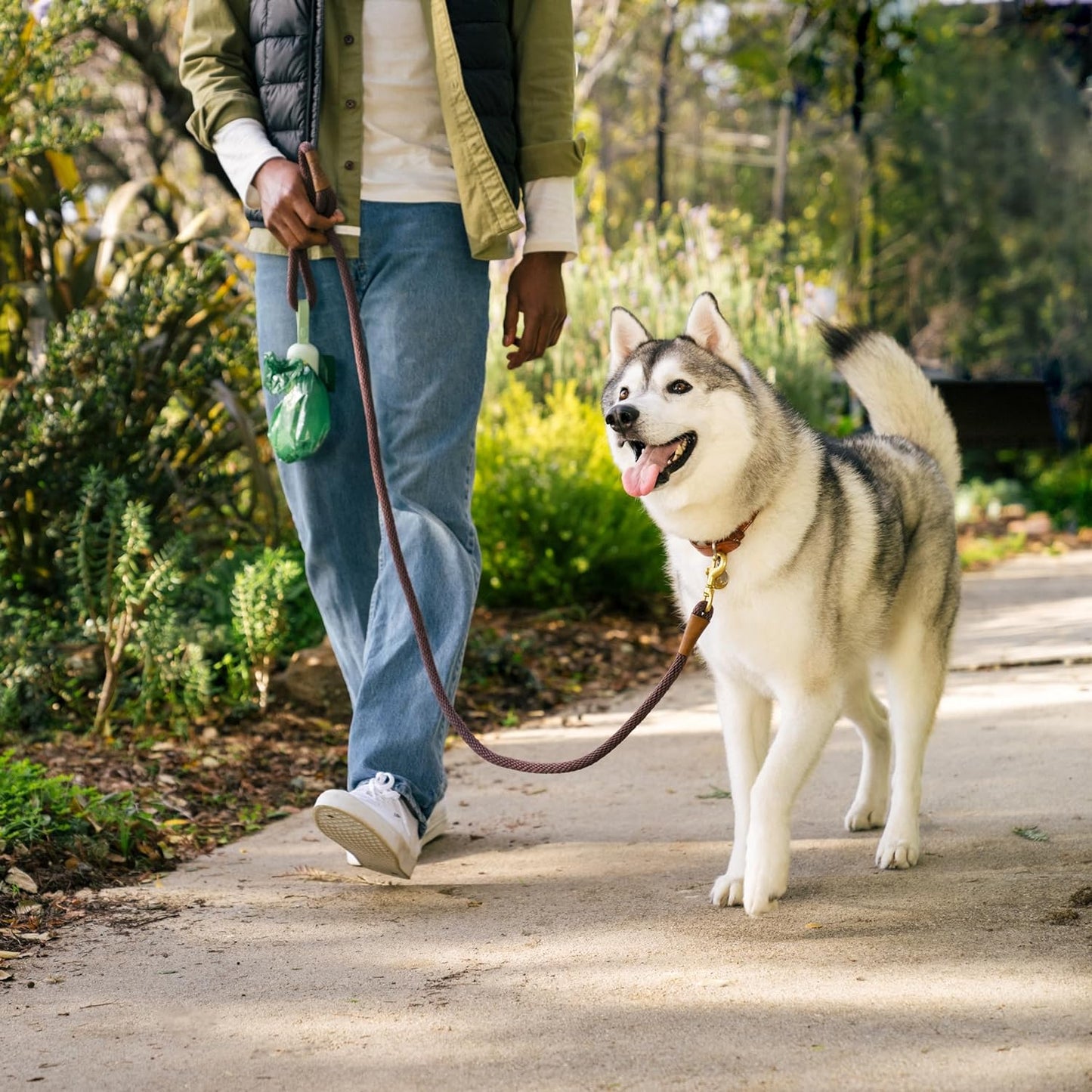Dog Poop Bag Holder, Durable and Guaranteed Leakproof, Lavender Scented, 1 Dispenser and 900 Bags